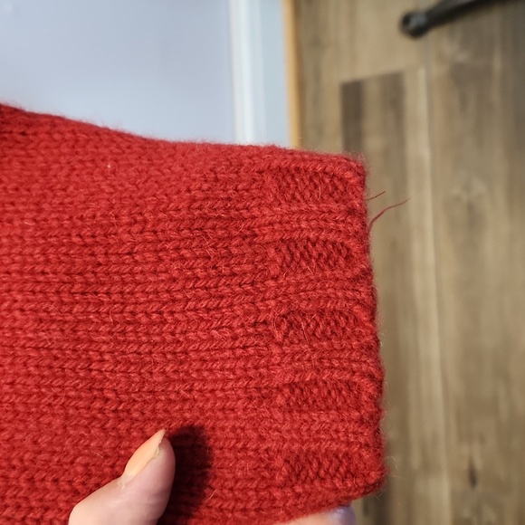 American Eagle Outfitters size Large wool Fair Isle red and off white sweater - Picture 4 of 10